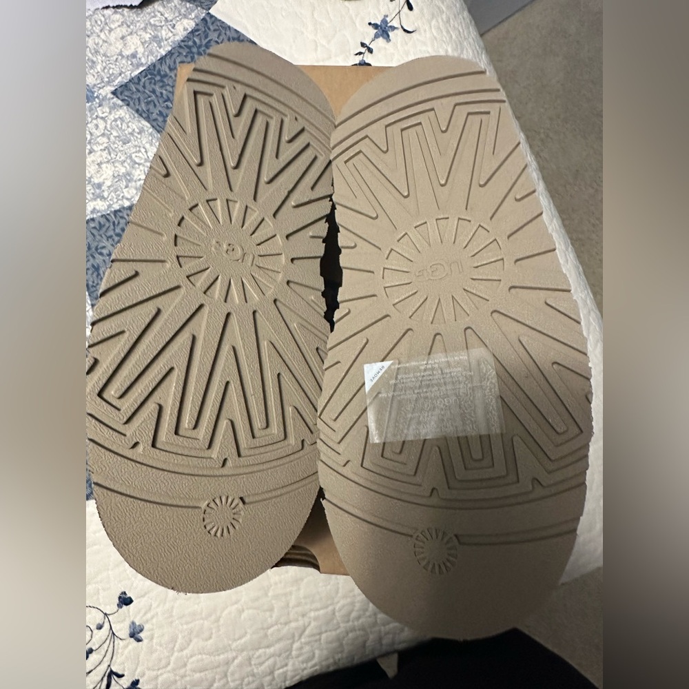 NIB UGG Taz platforms - Picture 3 of 5